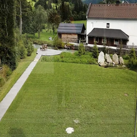 In Near Lift Nyaraló