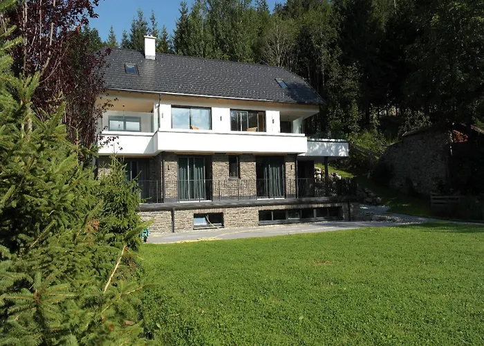 In Near Lift Nyaraló