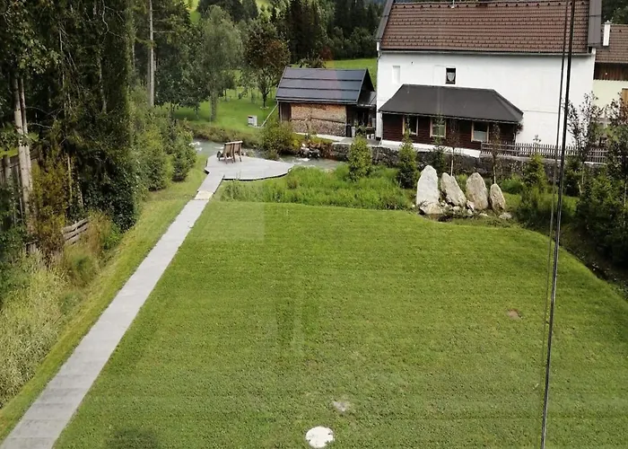 In Near Lift Nyaraló