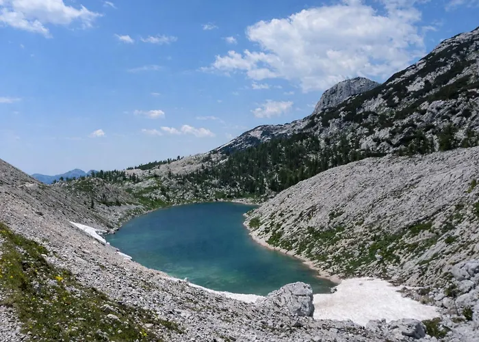 In Near Lift Nyaraló